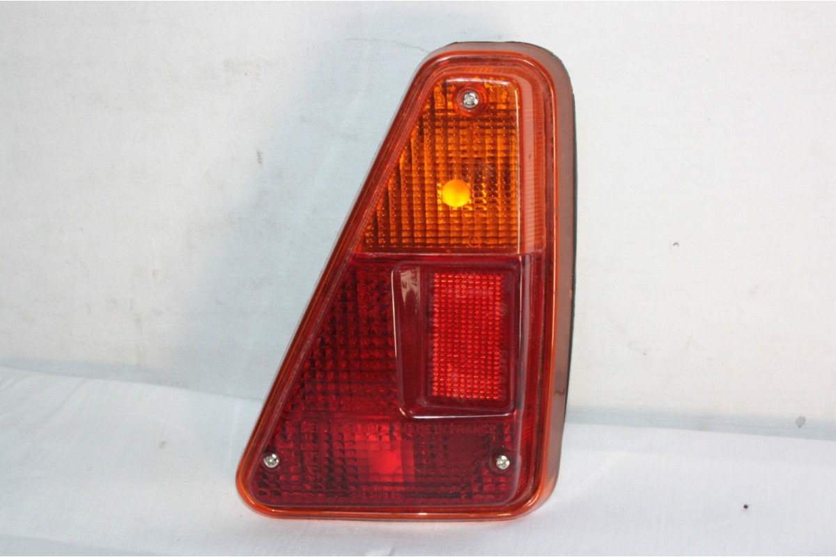 FEU ARRIERE DROIT SEIMA 619...PEUGEOT 204 BREAK - Tracauto1950