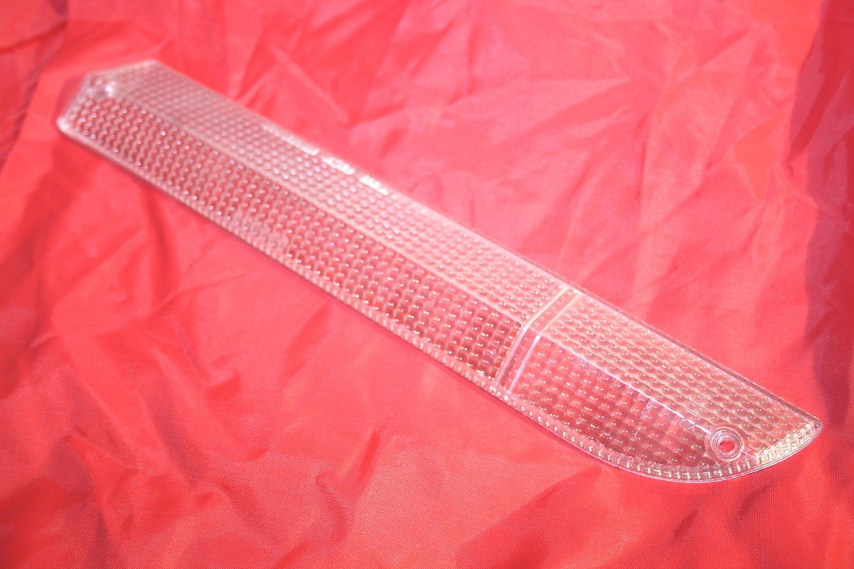 CABOCHON AV GAUCHE CRISTAL FRANKANI NEUF..PEUGEOT 504 BL/BK/PICK UP...