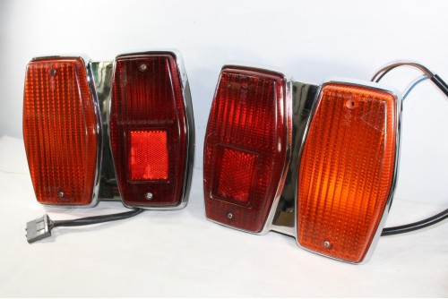 PAIRE DE FEUX AR D/G FRANKANI 531...PEUGEOT 304 BERLINE 1969/1972