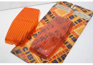 PAIRE DE CABOCHONS DE CLIGNOTANTS AR D/G CIBIE 80.76 B...PEUGEOT 304 BERLINE 1969/1972