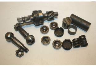 LOT DE PIECES DIVERS DE DIRECTION A CREMAILLERE...CITROEN 2CV et DE...