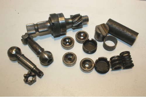 LOT DE PIECES DIVERS DE DIRECTION A CREMAILLERE...CITROEN 2CV et DE...