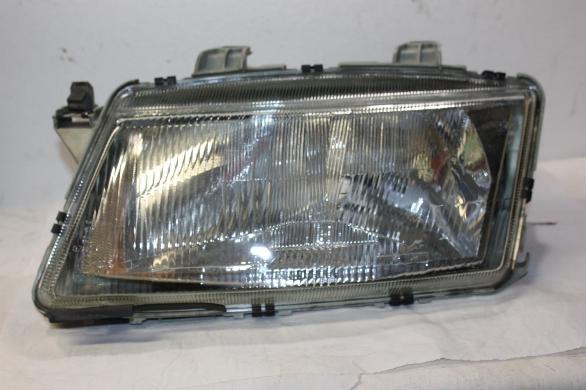OPTIQUE DE PHARE GAUCHE VALEO IODE H4 E2/3022...SAAB 900 II CABRIOL...