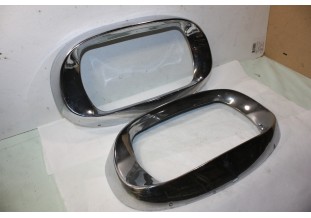 PAIRE DE CERCLAGES OU ENTOURAGES DE PHARES...CITROEN AMI 6 BERLINE ...