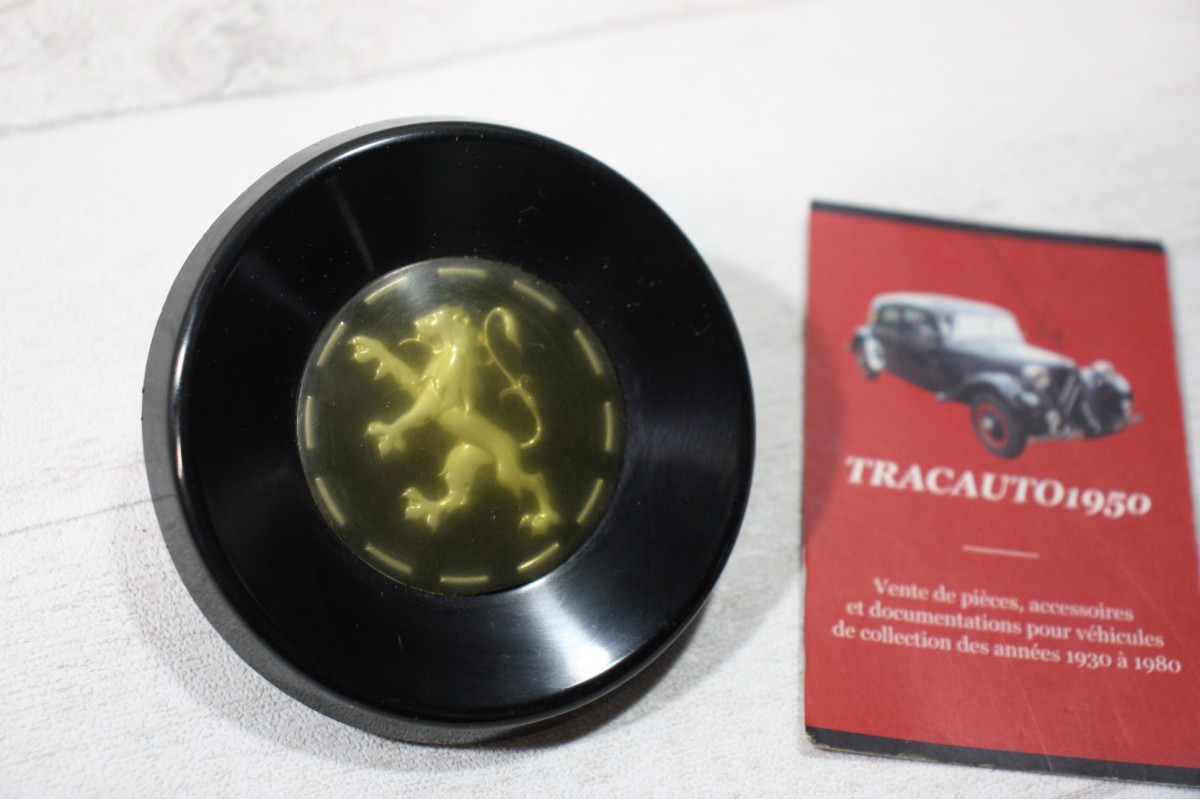 CENTRE DE VOLANT QUILLERY D/77mm...PEUGEOT 404