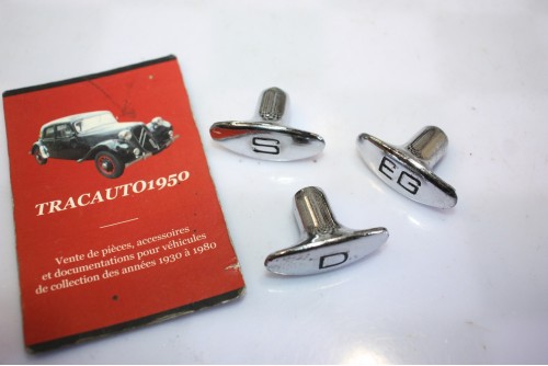 JEU DE 3 BOUTONS DE TIRETTES DE TABLEAU DE BORD...CITROEN TRACTION 11CV 15/6