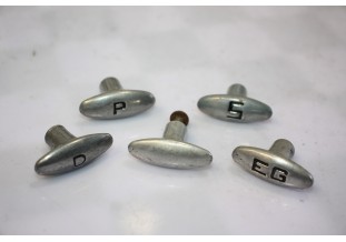 JEU DE 5 BOUTONS DE TIRETTES DE TABLEAU DE BORD...CITROEN TRACTION 11CV 15/6