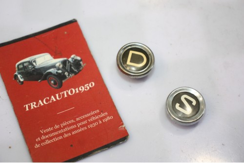JEU DE 2 BOUTONS RONDS DE TIRETTES DE TABLEAU DE BORD...CITROEN TRACTION 11CV 15/6