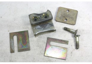 ENSEMBLE GACHE FIXE DE SERRURE DE PORTE COTE GAUCHE...CITROEN 2CV -...