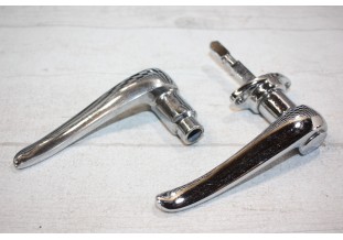 UN JEU DE 2 POIGNEES EXTERIEURES DE PORTES AVANTS...CITROEN TRACTION 11CV 15/6