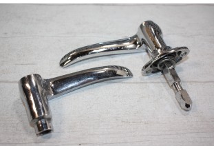 UN JEU DE 2 POIGNEES EXTERIEURES DE PORTES AVANTS...CITROEN TRACTION 11CV 15/6