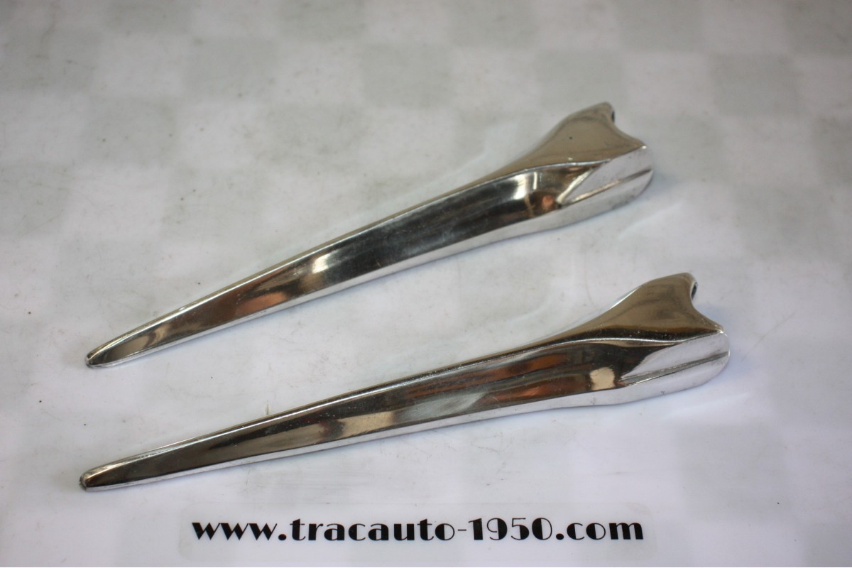 PAIRE D'ENJOLIVEURS DE CHARNIERES DE MALLE BOMBEE...CITROEN TRACTION 11CV 15/6 AP/1952