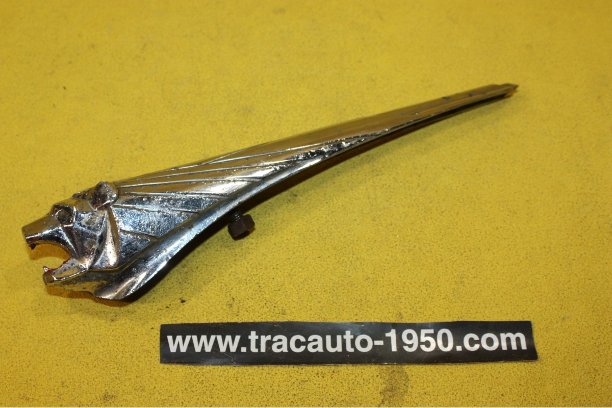 MASCOTTE OU EMBLEME DE CAPOT LE LION...PEUGEOT 302 402