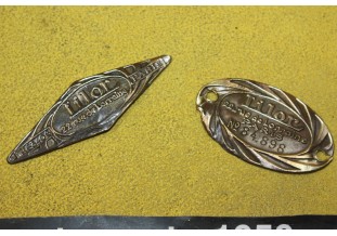 LOT DE 2 ECUSSONS OU INSIGNES LILOR...VELO VELOMOTEUR