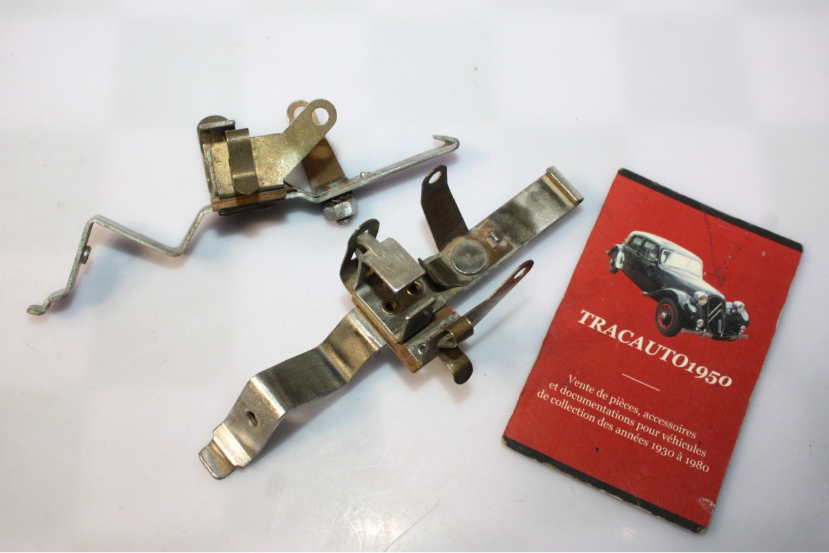 PAIRE DE PLATINES DE FEUX ARRIERES D/G AXO...CITROEN 2CV 1964/70