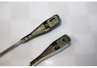 PAIRE DE BRAS D'ESSUIE GLACE SEV MARCHAL 97663 L/305-260mm...PANHARD VLL AUTOS DIVERS