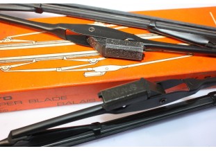 PAIRE DE BALAIS D'ESSUIE GLACE SPAFAX WB11 L/280mm...AUTOS DIVERS