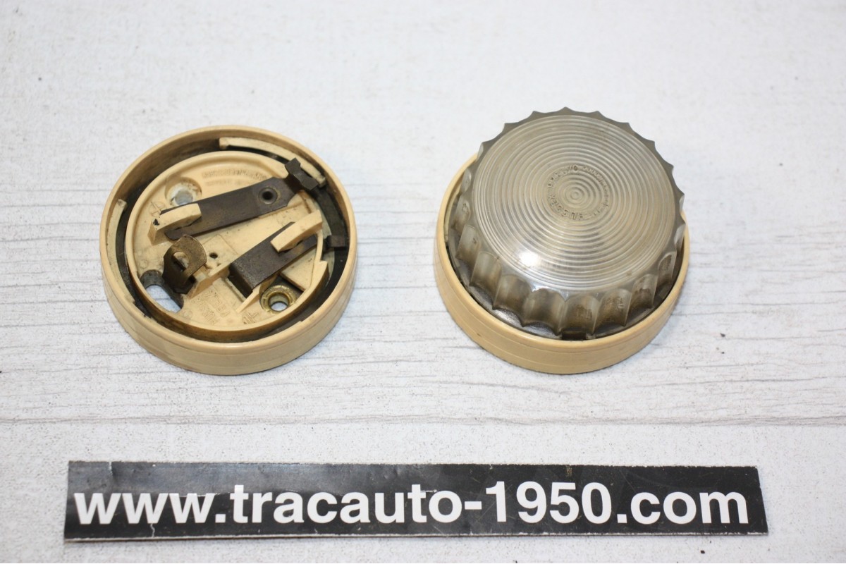 LOT DE PLAFONNIERS PRELYO-HUSSEX...4CV DAUPHINE R4 ESTAFETTE CITROEN 2CV