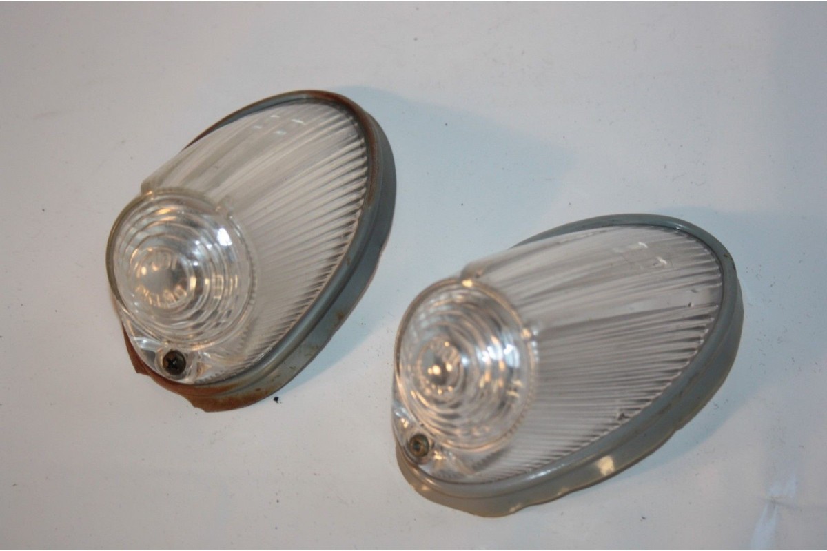 PAIRE DE CABOCHONS DE FEUX AVANT PK 3101...RENAULT ESTAFETTE - Trac...