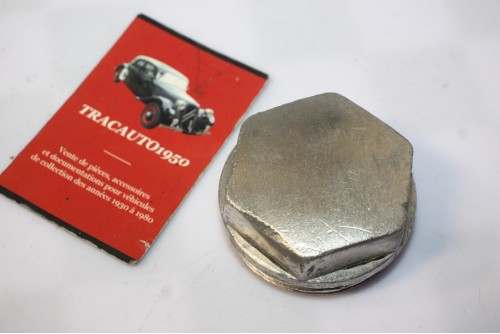 CENTRE DE ROUE ALU FILETEE Ø/60mm...AUTOS ANCIENNES COLLECTION