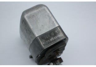MOTEUR D'ESSUIE GLACE 6V BOSCH 03R 08005531B...AUTOS DIVERS