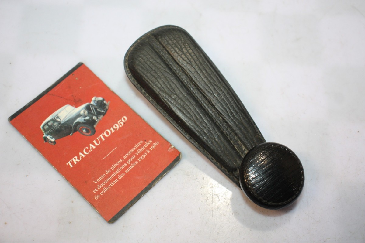 MANIVELLE DE LEVE VITRE INTERIEURE NOIR...PEUGEOT 104 204 304 404 504