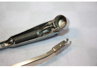 PAIRE DE BRAS D'ESSUIE GLACE SEV MARCHAL L/280mm...AUTOS DIVERSES