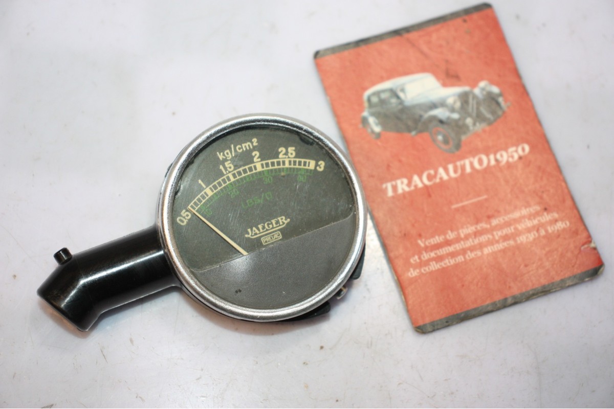 CONTROLEUR DE PRESSION DES PNEUS JAEGER...AUTOS COLLECTION