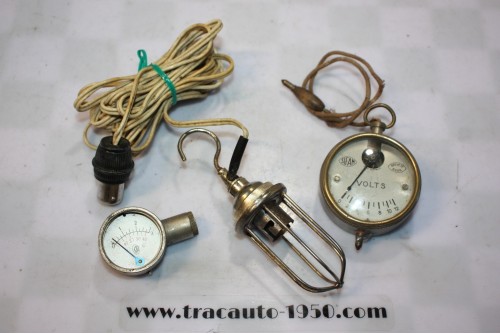 LOT D'OUTILLAGE DE BOITE A GANTS...AUTOS COLLECTION