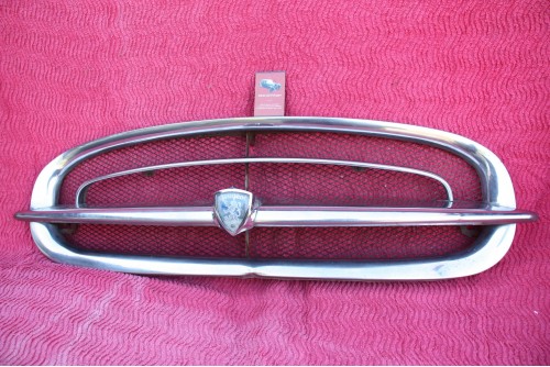 CALANDRE AVEC LOGO + GRILLE...PEUGEOT 403 8CV