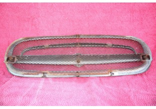 CALANDRE AVEC LOGO + GRILLE...PEUGEOT 403 8CV