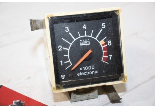 COMPTE TOURS ELECTRONIQUE 12V LUMEL TYP MS1/2 7000trs/mn...AUTOS DIVERS