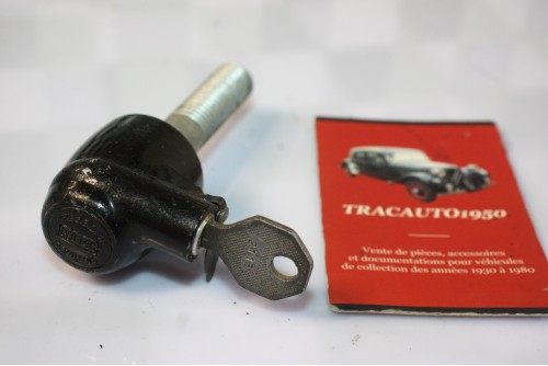 ANTIVOL DE ROUE DE SECOURS SUR COFFRE PRELAC...AUTOS ANCIENNES COLLECTIONS