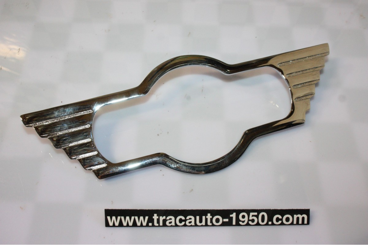 ENJOLIVEUR ENTOURAGE DE COMPTEUR A OREILLES...RENAULT 4CV 1951/54