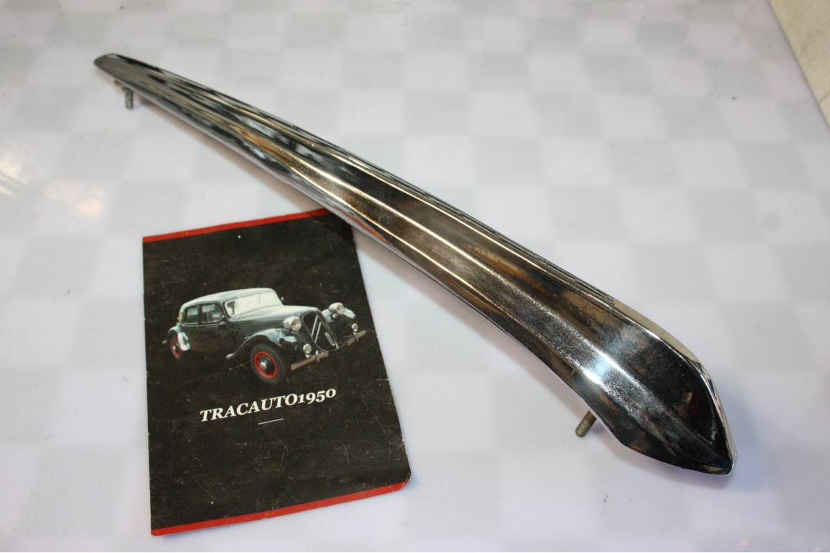 ENJOLIVEUR FLAMME D'AILE OU CAPOT L/35mm...AUTOS ANCIENNES COLLECTION