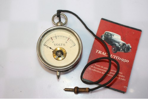 CONTROLEUR DE VOLTAGE...OUTILLAGE DIVERS