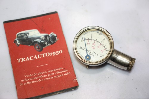 CONTROLEUR DE PRESSION DES PNEUS MICHELIN...AUTOS COLLECTION