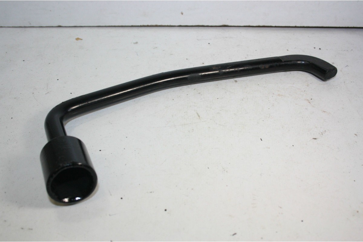 CLE POUR ECROU DE ROUE...R8 R10 - Tracauto1950