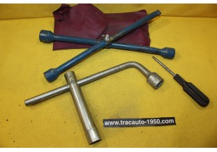 NECESSAIRE OUTILLAGE DE BORD AVEC SACOCHE ALFA ROMEO...ALFA ROMEO