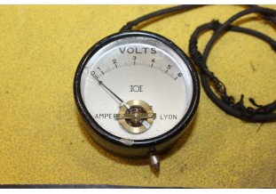 CONTROLEUR DE VOLTAGE 6V...OUTILLAGE DIVERS