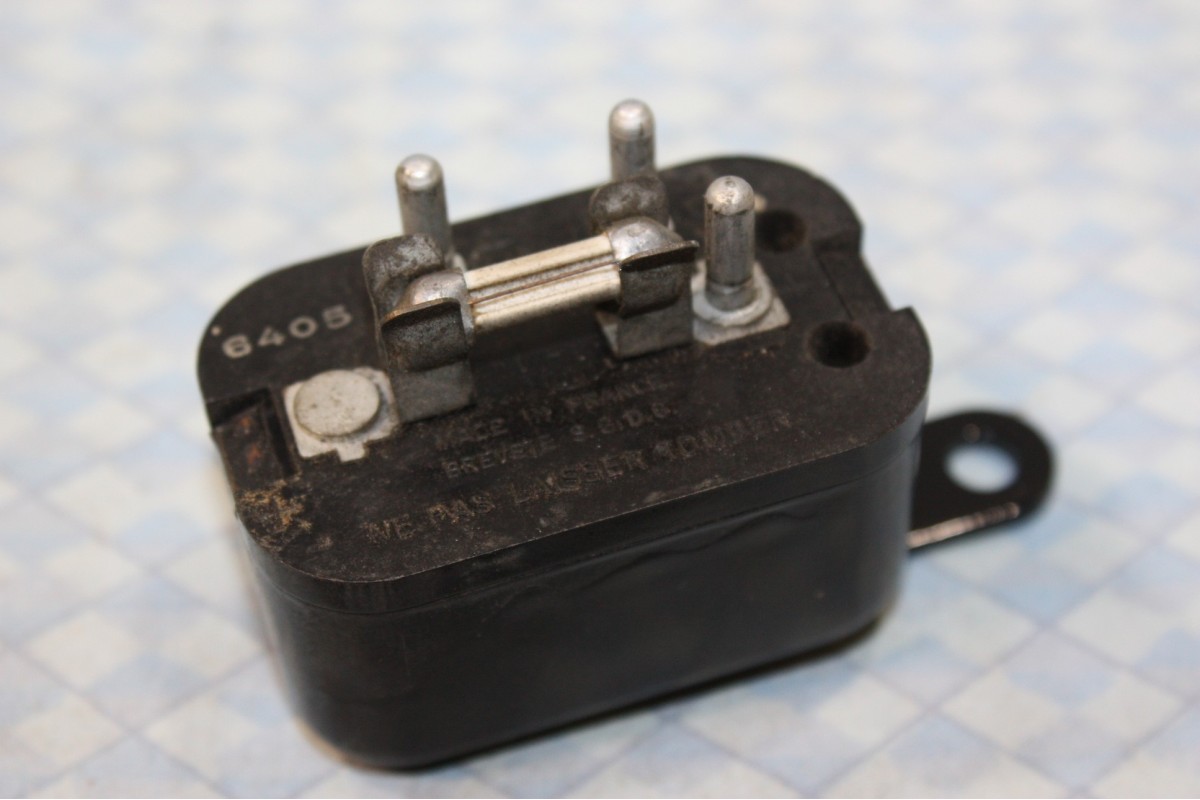 CENTRALE CLIGNOTANTE CARTIER 6405 12V 2L 30/36W...AUTOS DIVERSES