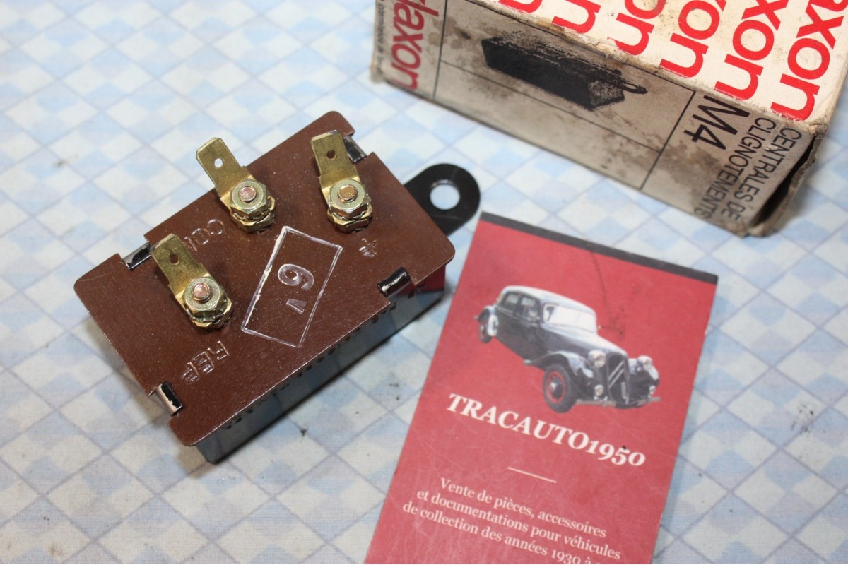 CLIGNOTEUR KLAXON M4 6V 2L 30/33W 3 BORNES...AUTOS DIVERSES