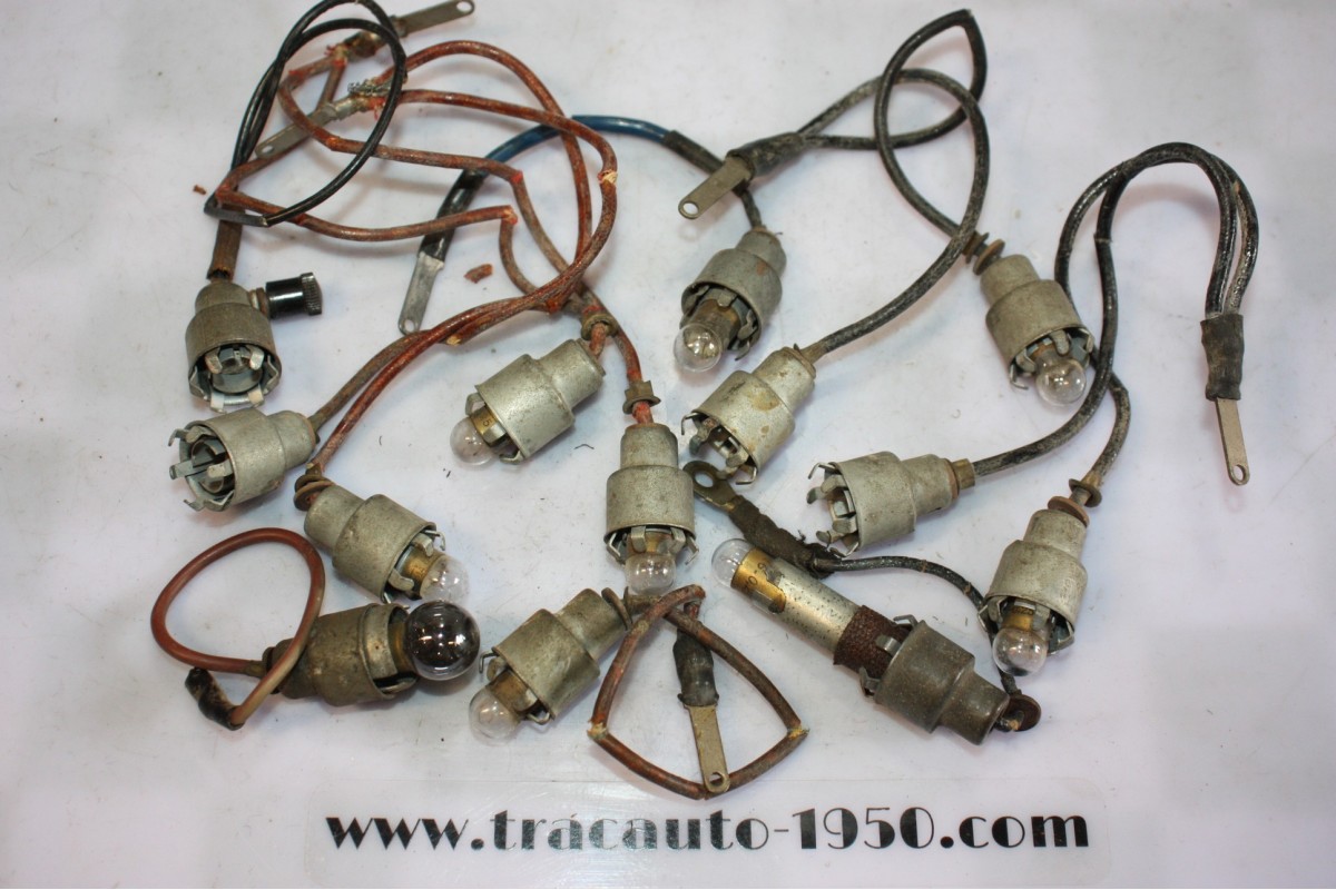 13 PORTES AMPOULES D'ECLAIRAGE DE COMPTEUR JAEGER...RENAULT JUVA CAMIONS