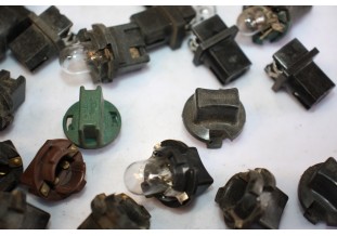 LOT DE PORTES AMPOULES D'ECLAIRAGE DE COMPTEUR JAEGER...PEUGEOT CITROEN RENAULT