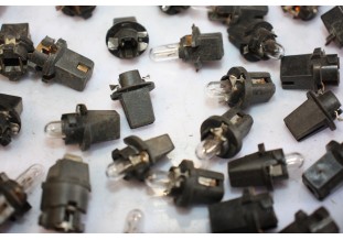 LOT DE PORTES AMPOULES D'ECLAIRAGE DE COMPTEUR...PEUGEOT CITROEN RENAULT