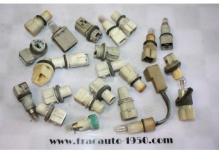 LOT DE PORTES AMPOULES DE VEILLEUSE DE PHARE...AUTOS DIVERS