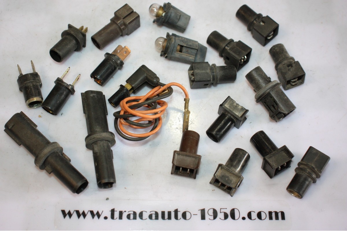 LOT DE PORTES AMPOULES DE VEILLEUSE DE PHARE...AUTOS DIVERS