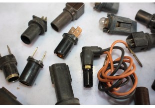 LOT DE PORTES AMPOULES DE VEILLEUSE DE PHARE...AUTOS DIVERS
