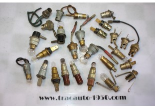 LOT DE PORTES AMPOULES DIVERS FEUX/COMPTEURS....AUTOS ANCIENNES COLLECTION