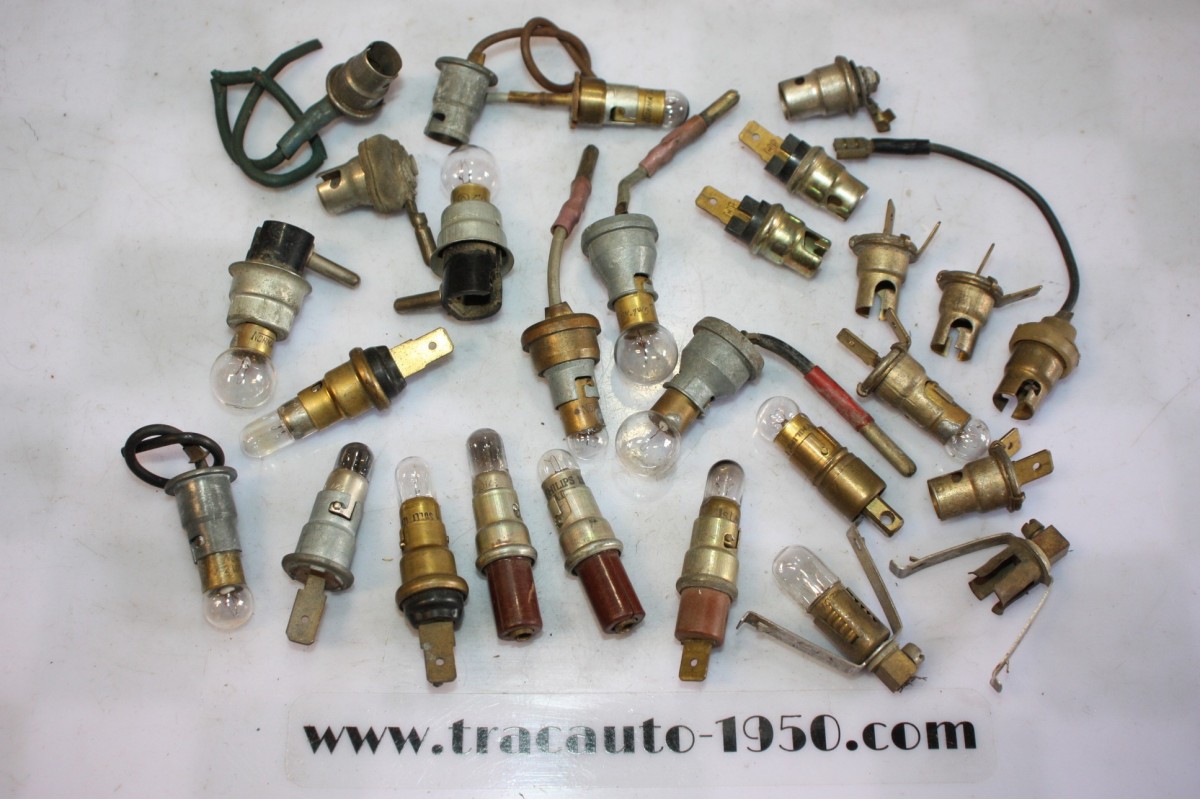 LOT DE PORTES AMPOULES DIVERS FEUX/COMPTEURS....AUTOS ANCIENNES COLLECTION